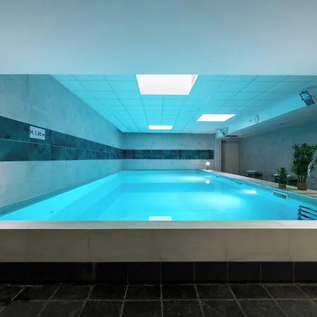 Nemea Quai Victor Centre 图尔