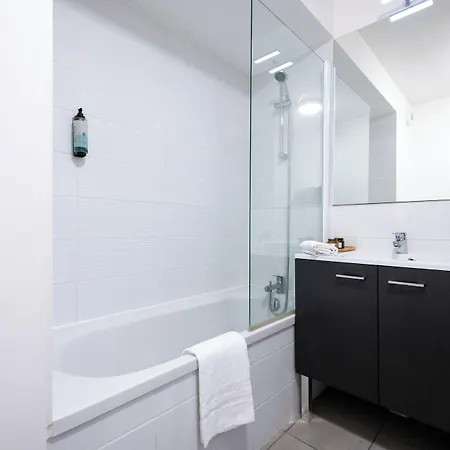 Nemea Quai Victor Centre * Tours