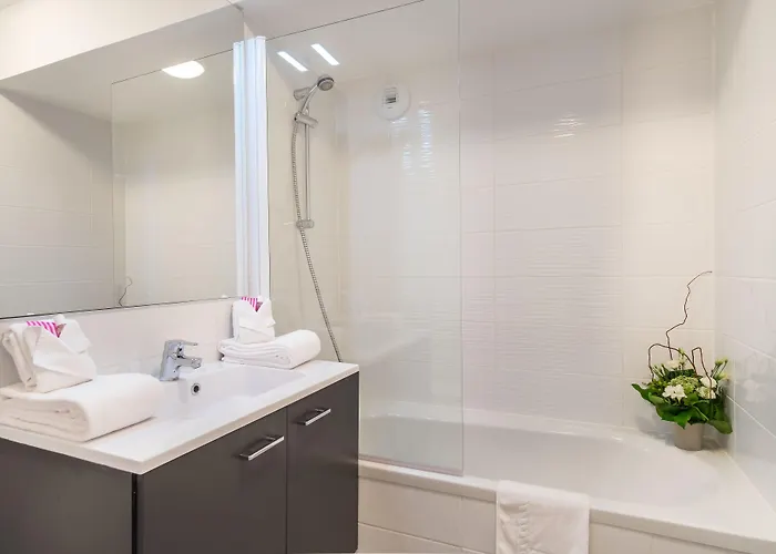 Nemea Quai Victor Centre Tours