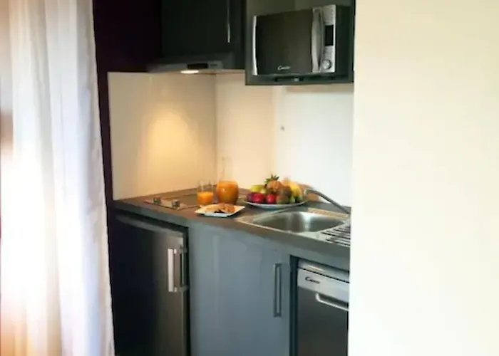 Nemea Quai Victor Centre Hotel